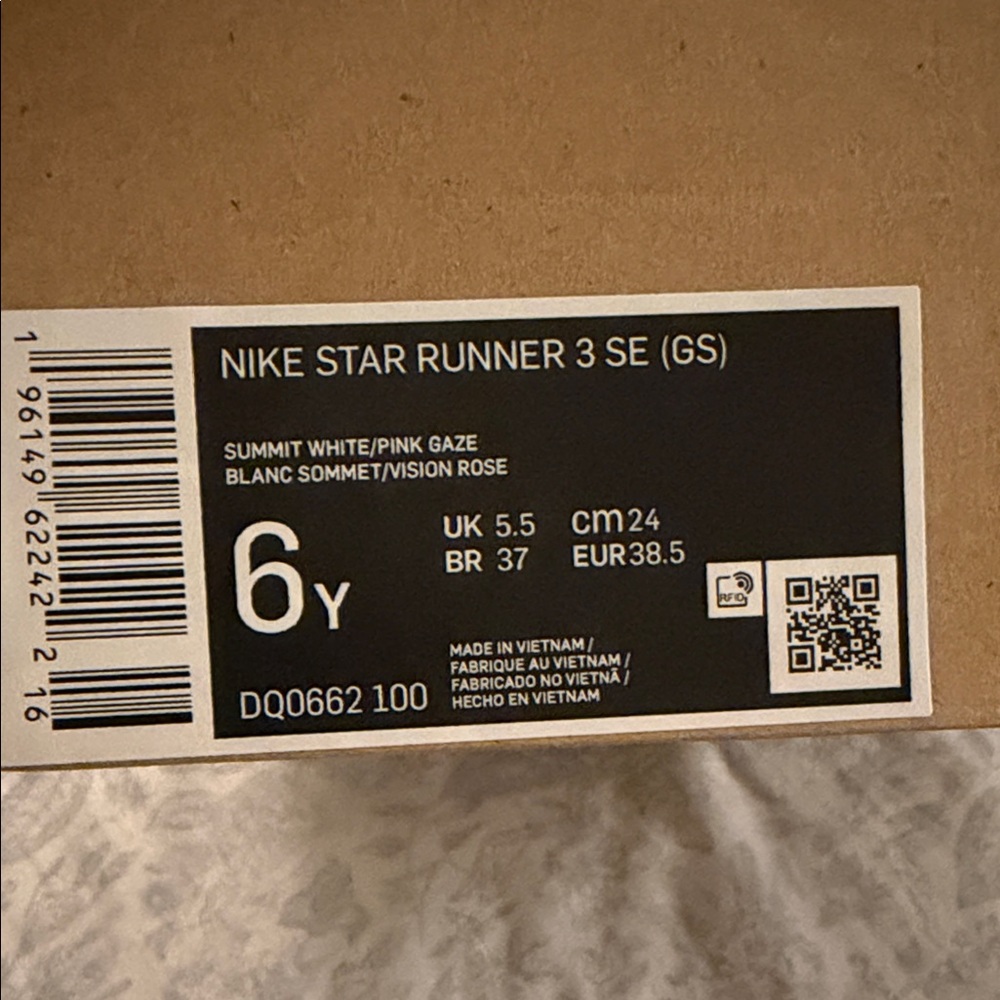 Nike Women's White and Pink Athletic Shoes - Picture 6 of 6